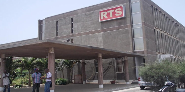 Médias publics : Ce qu’il ne faudrait plus jamais refaire (Par Ndiaga Loum et Ibrahima Sarr)* 1 Médias publics : Ce qu’il ne faudrait plus jamais refaire (Par Ndiaga Loum et Ibrahima Sarr)*