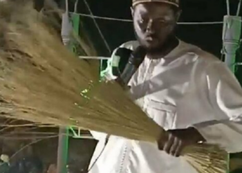 Le Billet du Baadoolo : Le balai de la République !