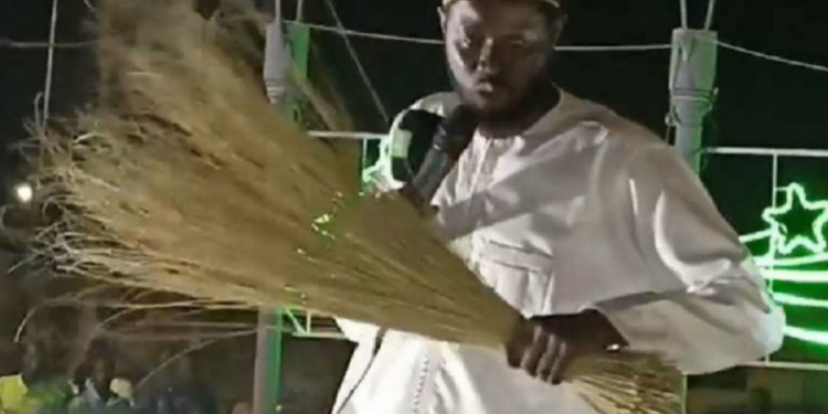 Le Billet du Baadoolo : Le balai de la République !