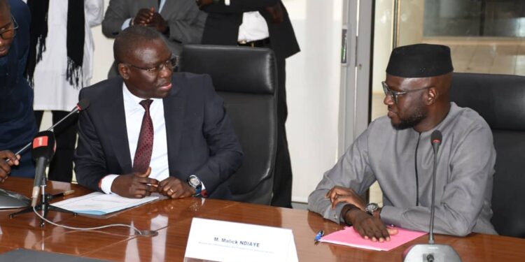 TRANSPORTS AERIENS : El Malick Ndiaye à bord 1 TRANSPORTS AERIENS : El Malick Ndiaye à bord