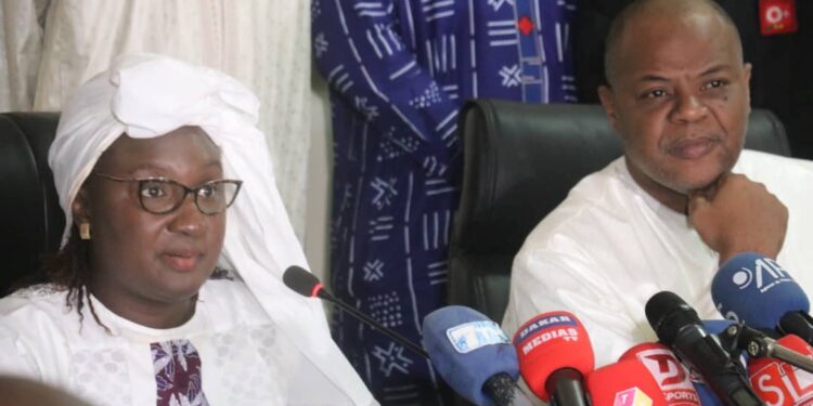 Passation de service au ministère des sports : Le nouveau ministre, Khady Diène Gaye décline sa feuille de route 1 Passation de service au ministère des sports : Le nouveau ministre, Khady Diène Gaye décline sa feuille de route