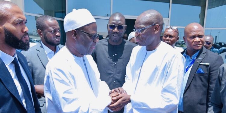 Passation de service à l’AIBD SA : Cheikh Bamba Dièye exhorte ses collaborateurs au travail et à être des serviteurs du peuple sénégalais 1 Passation de service à l’AIBD SA : Cheikh Bamba Dièye exhorte ses collaborateurs au travail et à être des serviteurs du peuple sénégalais