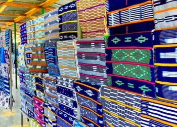 Incursion en Pays Baoulé : À la découverte de Bomizambo, terre de légende des pagnes tissés