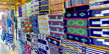 Incursion en Pays Baoulé : À la découverte de Bomizambo, terre de légende des pagnes tissés