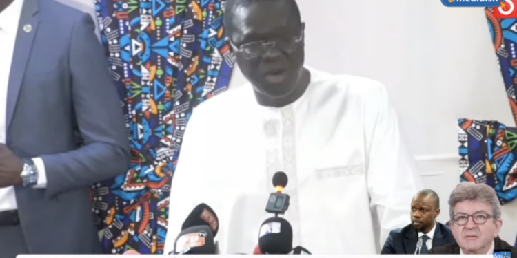 Conférence de Sonko et Mélenchon : Le recteur de l’Ucad hué par les étudiants