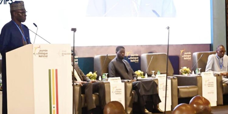 Dialogue national : « Le vaste chantier qui nous attend», (Pr Babacar Guèye, facilitateur ) 1 Dialogue national : « Le vaste chantier qui nous attend», (Pr Babacar Guèye, facilitateur )