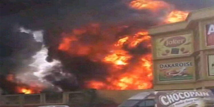 ?Urgent : Violent incendie au siège de Patisen 1 ?Urgent : Violent incendie au siège de Patisen