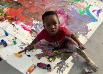 Ghanéen âgé de 1 ans 4 mois : Ace Liam, le plus jeune artiste peintre au monde