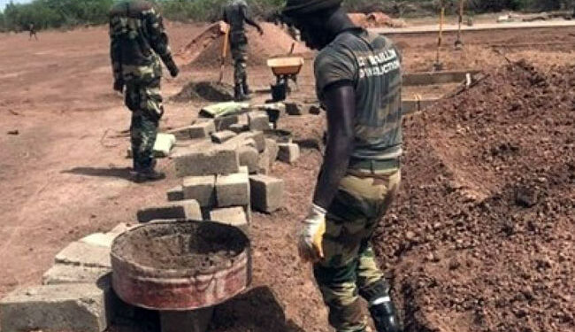 L’Armée dans la gestion des affaires «civiles» : La politique du dernier rempart 1 L’Armée dans la gestion des affaires «civiles» : La politique du dernier rempart