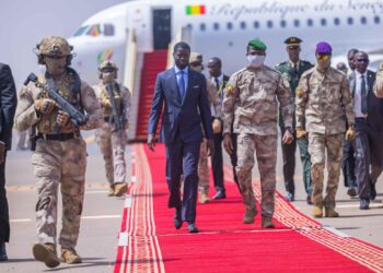 Visite au Mali : Diomaye accueilli par Goïta