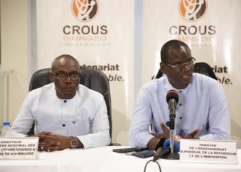 Diamniadio : L'Intersyndicale des Agents du CROUS dénonce le retard de salaires 1 Diamniadio : L’Intersyndicale des Agents du CROUS dénonce le retard de salaires