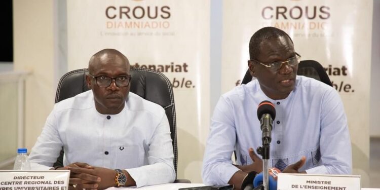 Diamniadio : L'Intersyndicale des Agents du CROUS dénonce le retard de salaires 1 Diamniadio : L’Intersyndicale des Agents du CROUS dénonce le retard de salaires