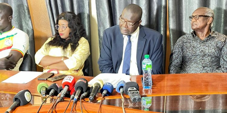 Collectif des victimes du régime de l’ex président Macky Sall : « Pourquoi Macky Sall doit être arrêté » 1 Collectif des victimes du régime de l’ex président Macky Sall : « Pourquoi Macky Sall doit être arrêté »