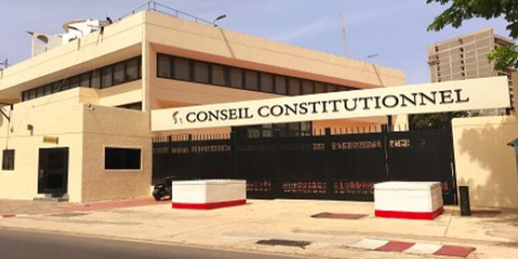 Jusqu'à quand le Conseil constitutionnel laissera notre constitution être le paillasson où les nouvelles autorités s'essuient les pieds ? 1 Jusqu’à quand le Conseil constitutionnel laissera notre constitution être le paillasson où les nouvelles autorités s’essuient les pieds ?