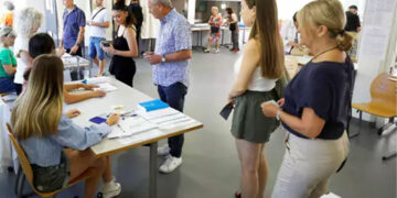 Élections législatives en France: une participation massive pour un scrutin inédit
