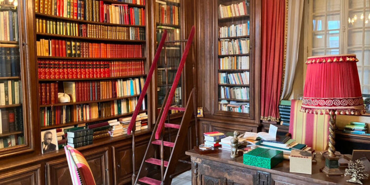 Bibliothèque personnelle de Senghor : La révélation de Ibrahima Lo, Directeur du Livre et de la lecture 1 Bibliothèque personnelle de Senghor : La révélation de Ibrahima Lo, Directeur du Livre et de la lecture