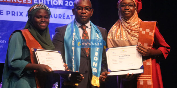 Cérémonie de remise des prix Miss maths et Miss sciences : le cours magistral du ministre de l’Education nationale  