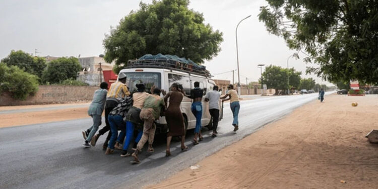 Pannes de bus et calvaire des voyageurs à l’approche de la Tabaski au Sénégal 1 Pannes de bus et calvaire des voyageurs à l’approche de la Tabaski au Sénégal
