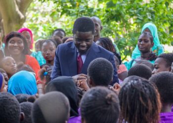 Le Président Diomaye à des élèves : «Êtes-vous au courant du premier baril de pétrole ?»