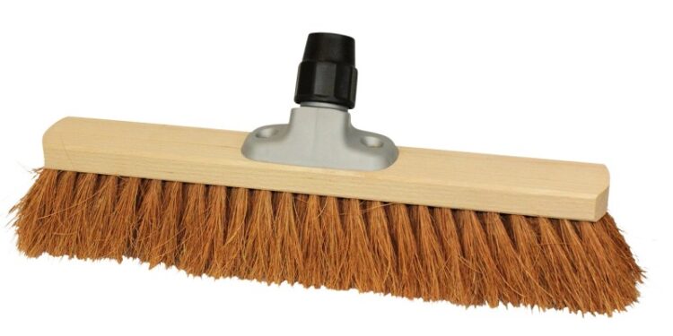 [Dossier] Sorti de l’ordinaire par le président Diomaye : Qui a inventé le balai ?