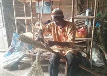 Fabrication du balai en Casamance : Comment ça se fait