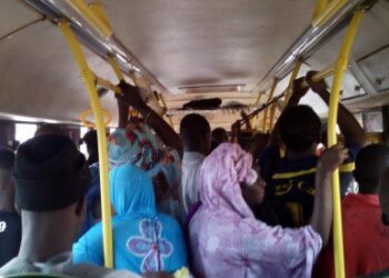 REPORTAGE «Goor dou projet» : vifs échanges dans un bus tata  