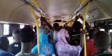 REPORTAGE «Goor dou projet» : vifs échanges dans un bus tata  