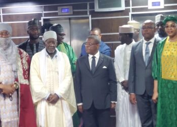 CAMEROUN : Cheikh Mahi Niass accueille de nouveaux convertis à l’Islam