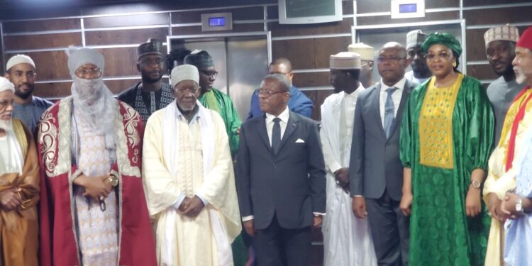 CAMEROUN : Cheikh Mahi Niass accueille de nouveaux convertis à l'Islam 1 CAMEROUN : Cheikh Mahi Niass accueille de nouveaux convertis à l’Islam