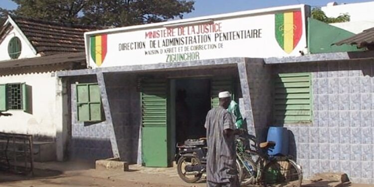 Mac de Ziguinchor : Un détenu « torturé » par un garde pénitentiaire 1 Mac de Ziguinchor : Un détenu « torturé » par un garde pénitentiaire