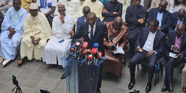 Présentation du livre bilan 12 ans du président Macky Sall :  Le discours introductif de l’ancien Premier ministre Me Sidiki Kaba 1 Présentation du livre bilan 12 ans du président Macky Sall :  Le discours introductif de l’ancien Premier ministre Me Sidiki Kaba