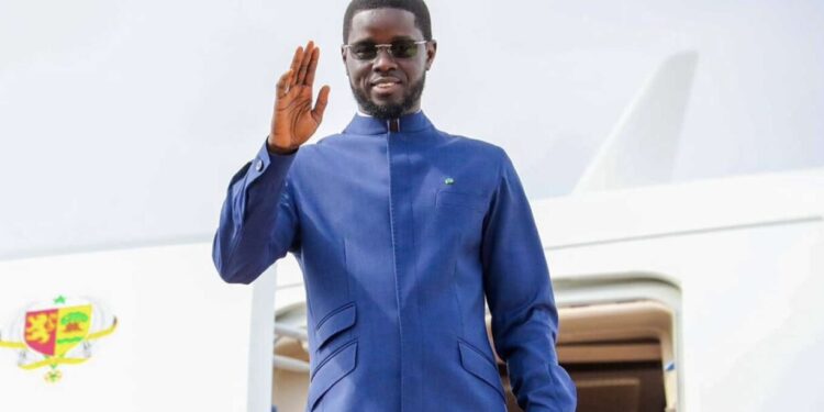 Baadoolo : Le tailleur Diomaye et ses dimensions 1 Assemblée générale des nations unies : Le président Diomaye Faye a quitté Dakar pour New York