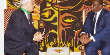 Wade à Bourgi qui l&rsquo;a lâché pour Macky : « Soit tu es avec moi, soit tu ne l&rsquo;es pas » (livre)