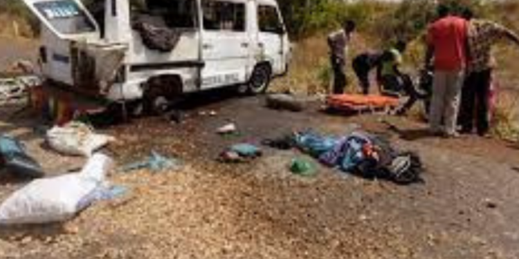 Accident : Un minibus se renverse et fait un mort et des blessés