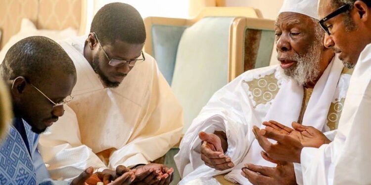 Le Président présente le Directeur des Affaires religieuses à Ndiassane : "Pourquoi je n'ai pas choisi un Doomu daara de Pastef" 1 Le Président présente le Directeur des Affaires religieuses à Ndiassane : « Pourquoi je n’ai pas choisi un Doomu daara de Pastef »