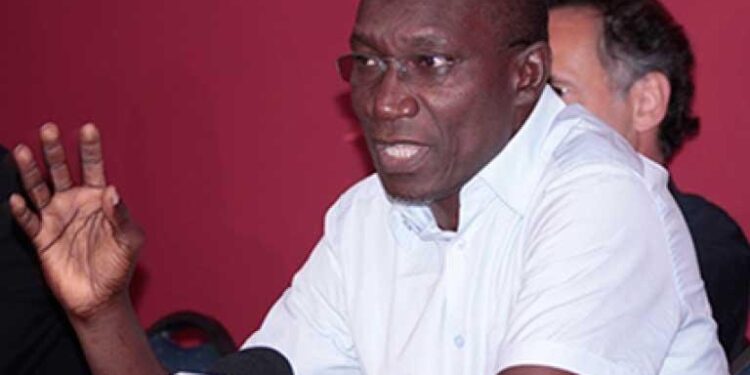 Interdiction de sortie du territoire : Le Collectif des avocats républicains hausse le ton 1 Interdiction de sortie du territoire : Le Collectif des avocats républicains hausse le ton