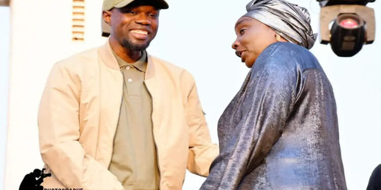 Bannière Pastef aux Législatives : La position de Mimi Touré 1 Bannière Pastef aux Législatives : La position de Mimi Touré