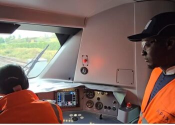 Etape décisive de la phase 2 du Ter : Le Dg de l’Apix assiste au chargement des 7 rames en France