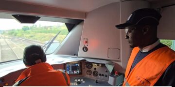 Etape décisive de la phase 2 du Ter : Le Dg de l’Apix assiste au chargement des 7 rames en France