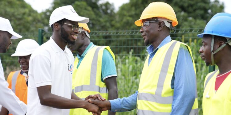 Djibidione : Le DG de l’ASER constate l’état de mise en œuvre des projets d’électrification de certains villages 1 Djibidione : Le DG de l’ASER constate l’état de mise en œuvre des projets d’électrification de certains villages