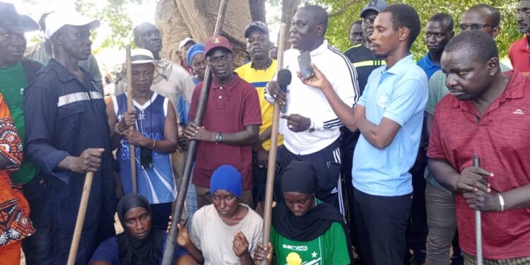 OUVERTURE DES CLASSES : Le maire Sékouna Diatta appuie les élèves de sa commune 1 OUVERTURE DES CLASSES : Le maire Sékouna Diatta appuie les élèves de sa commune