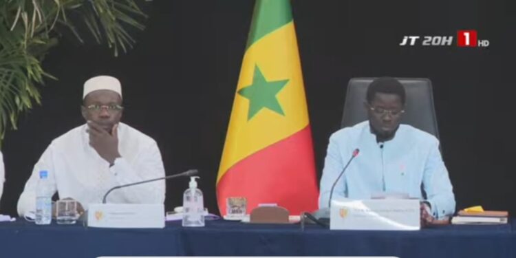 Les dures vérités du Président à ses hommes : «Si l’un d’entre nous transgresse les lois, il ne peut entrainer personne dans une solidarité gouvernementale» 1 Les dures vérités du Président à ses hommes : «Si l’un d’entre nous transgresse les lois, il ne peut entrainer personne dans une solidarité gouvernementale»