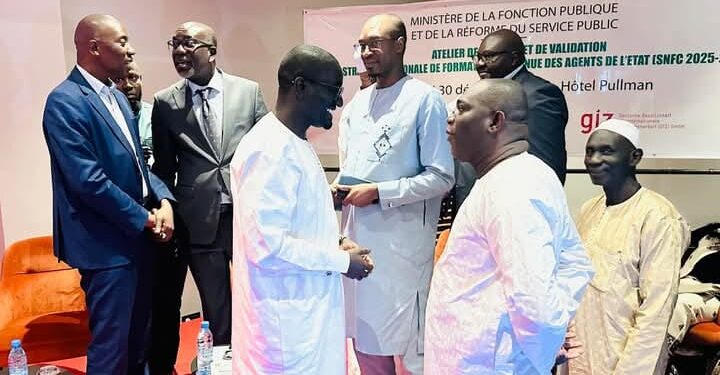 Le ministre de la Formation professionnelle lance la stratégie nationale de formation continue des agents de l’État.