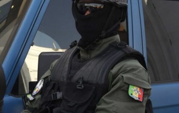 Après le général Moussa Fall, le commandant Ibrahima Dramé dépose une plainte contre le commandant de la section de recherche de Ziguinchor, Elhadj Diouck. 1 Après le général Moussa Fall, le commandant Ibrahima Dramé dépose une plainte contre le commandant de la section de recherche de Ziguinchor, Elhadj Diouck.