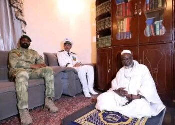 Le groupe jihadiste JNIM, affilié à Al-Qaïda, a revendiqué l’enlèvement du chef religieux Amadou Hady Tall, khalife général de la confrérie Tijaniyya à Nioro, au Mali.