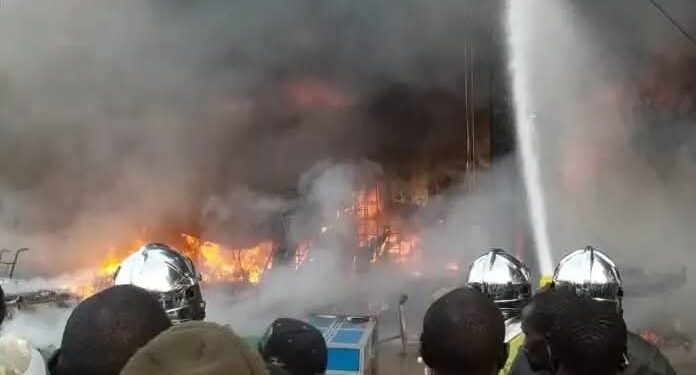 Incendie maîtrisé au Môle 1 du Port de Dakar : une enquête en cours 1 FB IMG 1738350360801