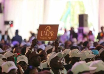 Tensions politiques : l’APR critique le gouvernement et accuse Ousmane Sonko de diffuser des « fake news »