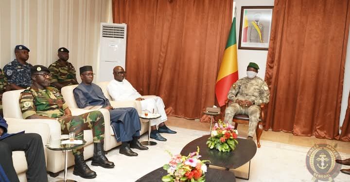 Le général Birame Diop reçu par le président Assimi Goïta 1 FB IMG 1739049011551