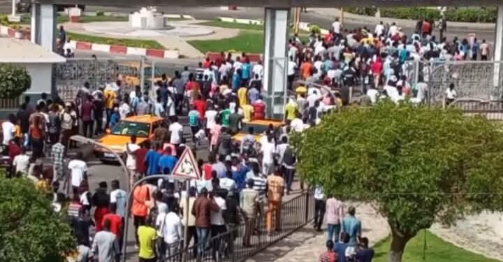 UCAD : Le Collectif des Amicales dénonce les déclarations du ministre de l’Enseignement supérieur 1 FB IMG 1739697045460