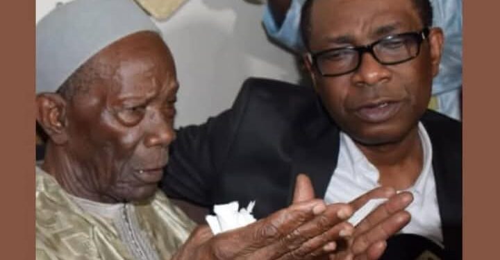 Youssou Ndour rend un vibrant hommage à son père. 1 FB IMG 1740033116879